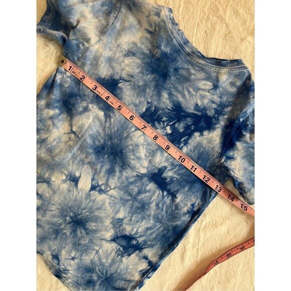 Disney XS (4) Mickey Mouse Tie Dye Shirt - Picture 4 of 6